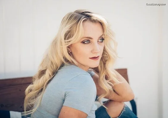 Evanna Lynch photo 5 of 389