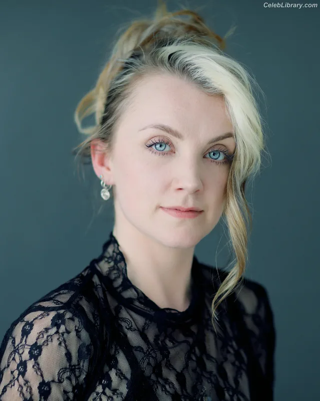 Evanna Lynch photo 6 of 389