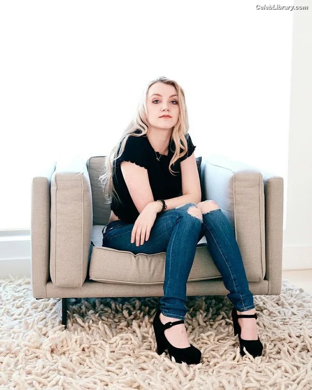 Evanna Lynch photo 13 of 389
