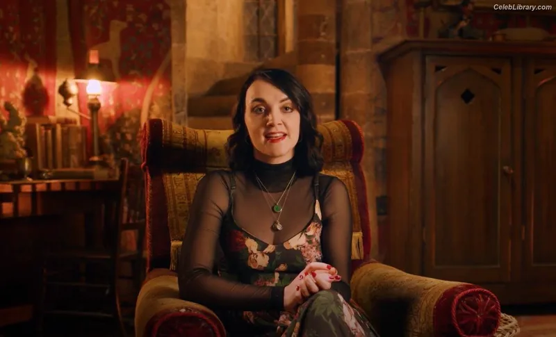 Evanna Lynch photo 19 of 389