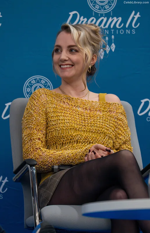 Evanna Lynch photo 20 of 389
