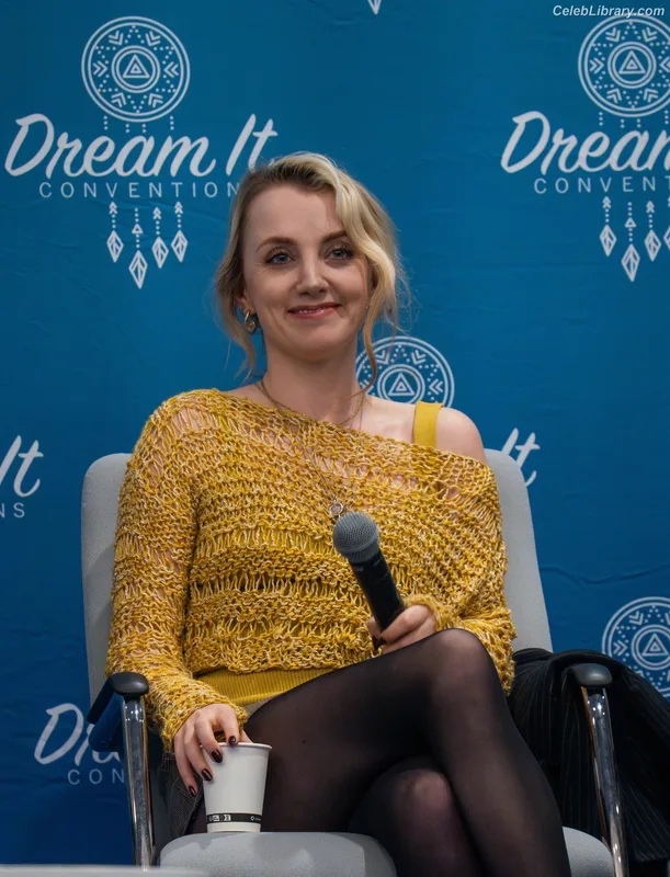 Evanna Lynch photo 21 of 389