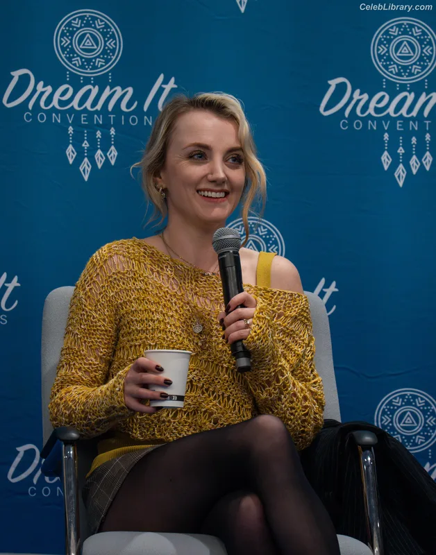 Evanna Lynch photo 22 of 389
