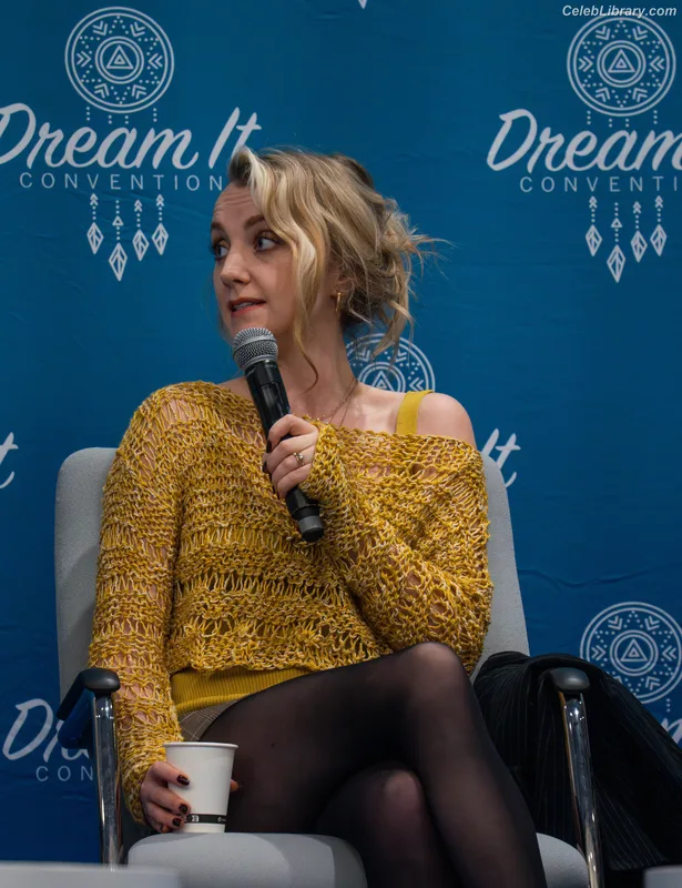 Evanna Lynch photo 23 of 389
