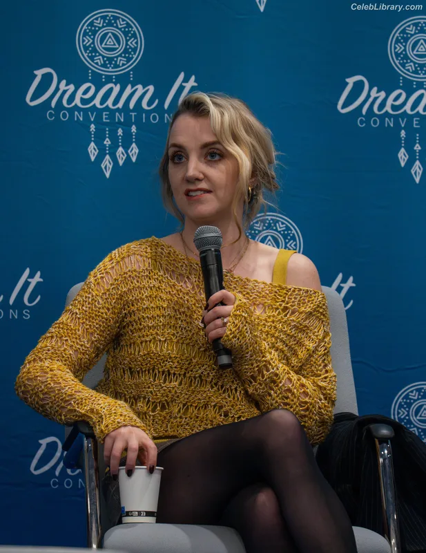 Evanna Lynch photo 24 of 389