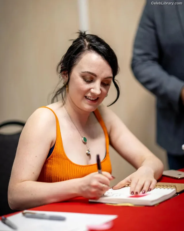 Evanna Lynch photo 1 of 389