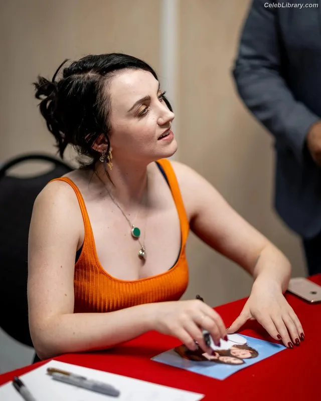 Evanna Lynch photo 2 of 389