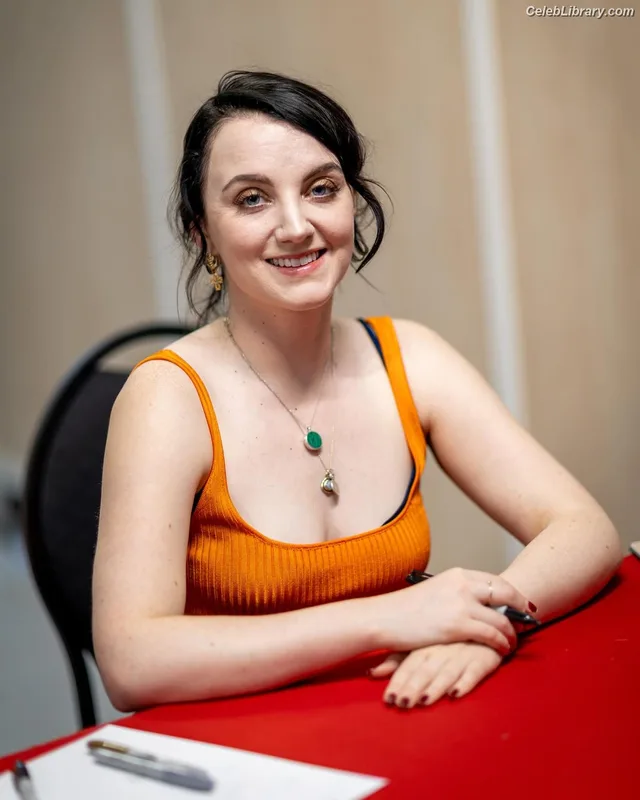 Evanna Lynch photo 3 of 389