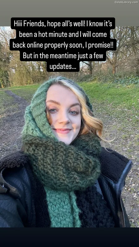 Evanna Lynch photo 5 of 389