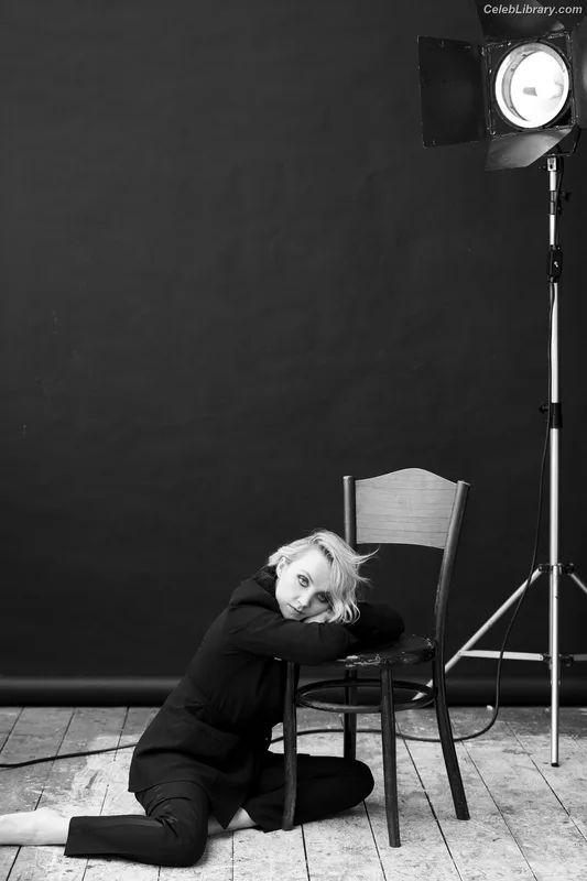 Evanna Lynch photo 13 of 389