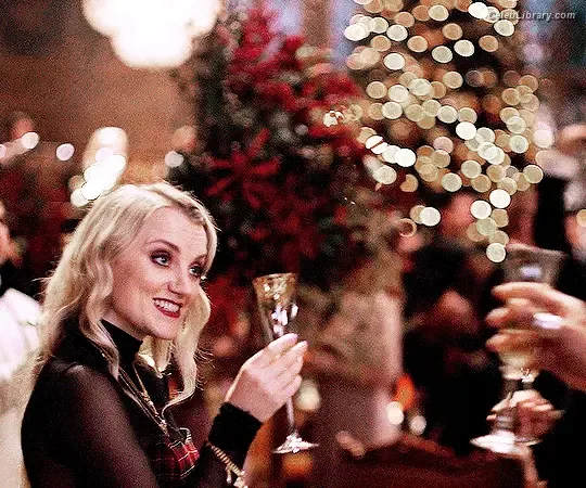 Evanna Lynch photo 15 of 389