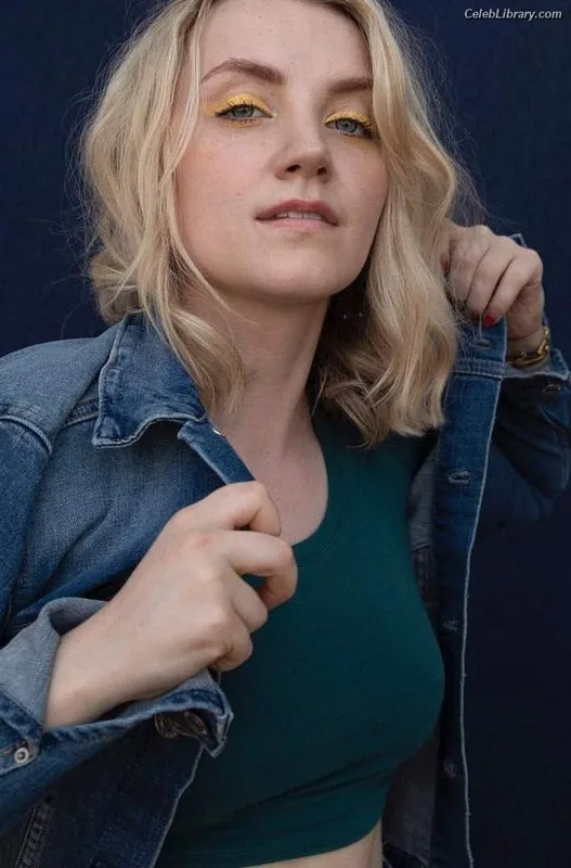 Evanna Lynch photo 17 of 389