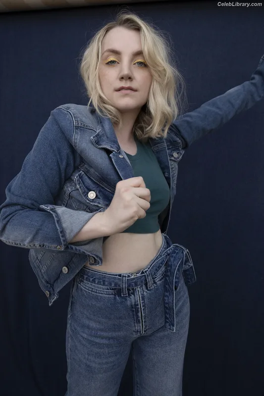 Evanna Lynch photo 21 of 389