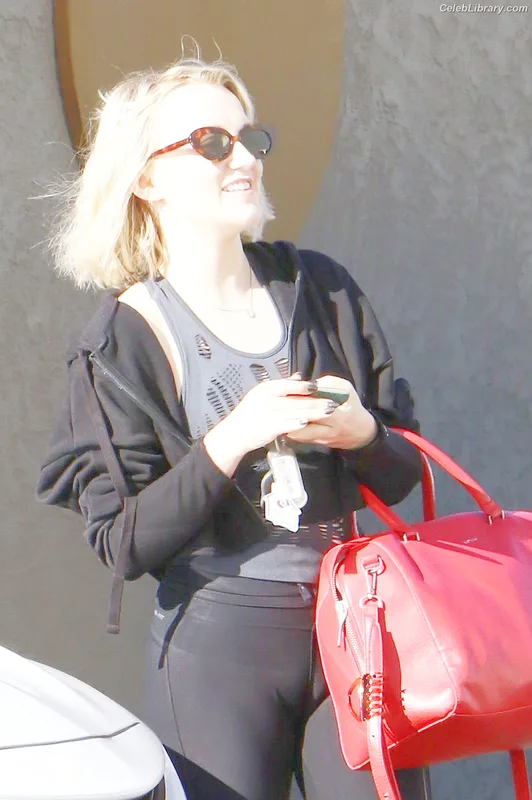 Evanna Lynch photo 4 of 389