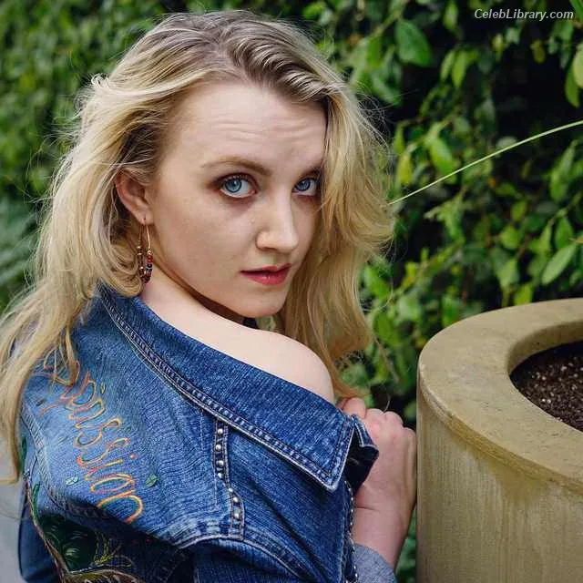 Evanna Lynch photo 5 of 389