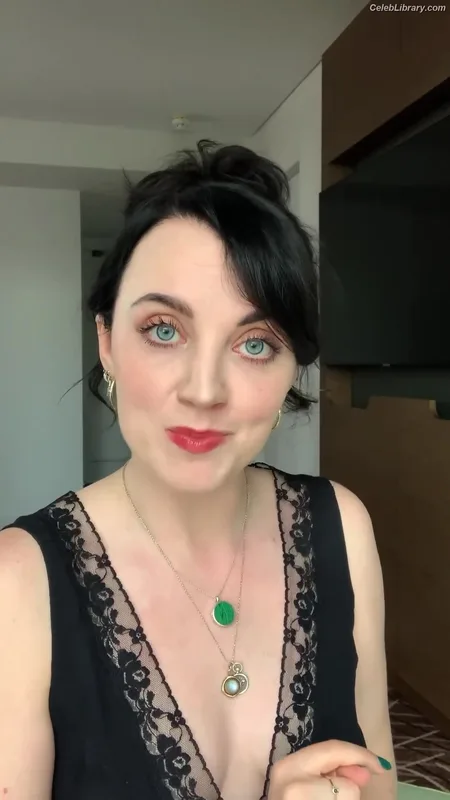 Evanna Lynch photo 12 of 389