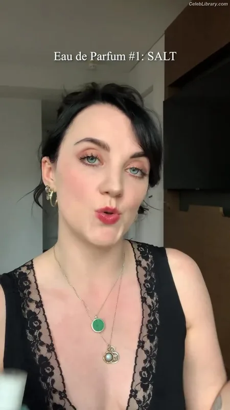Evanna Lynch photo 15 of 389