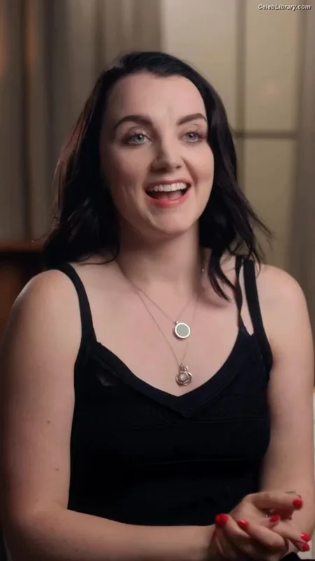 Evanna Lynch photo 17 of 389
