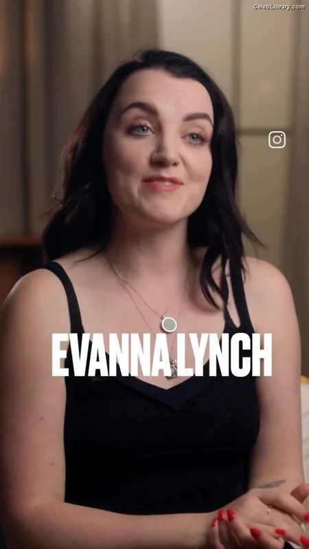 Evanna Lynch photo 18 of 389