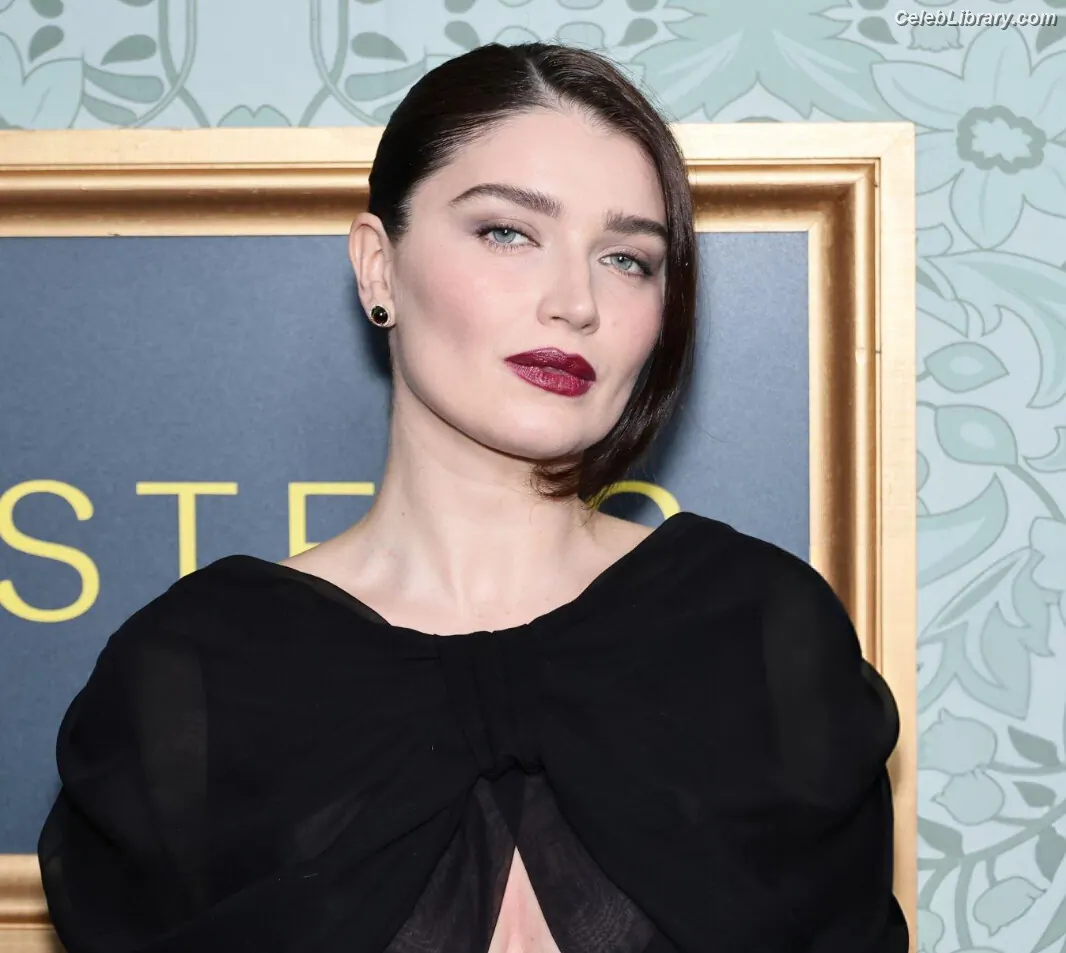 Eve Hewson photo 9 of 289