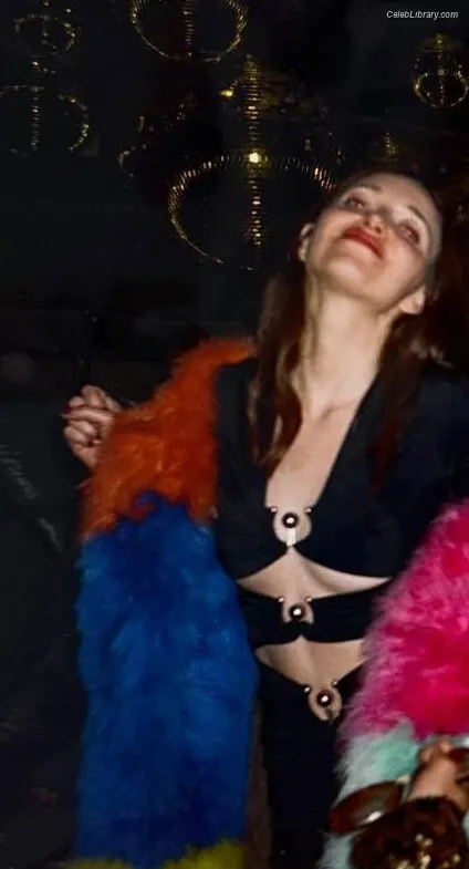 Eve Hewson photo 4 of 289