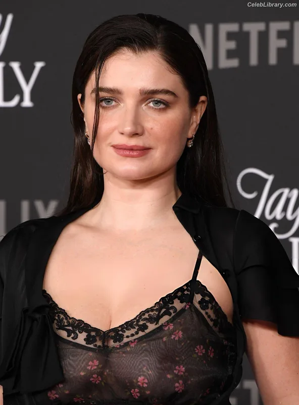 Eve Hewson photo 8 of 290
