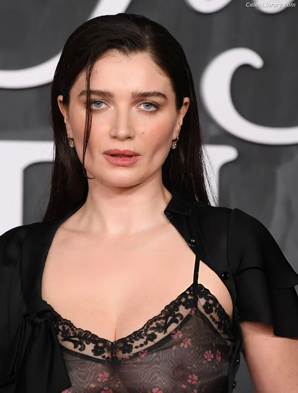 Eve Hewson photo 9 of 290