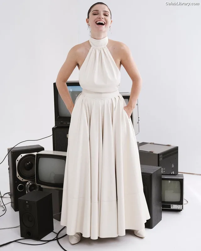 Eve Hewson photo 23 of 290