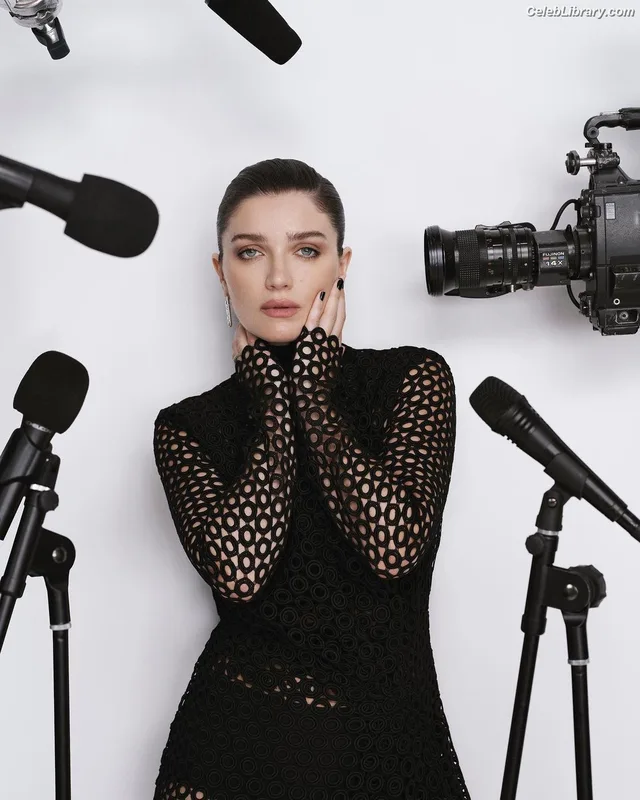 Eve Hewson photo 4 of 290