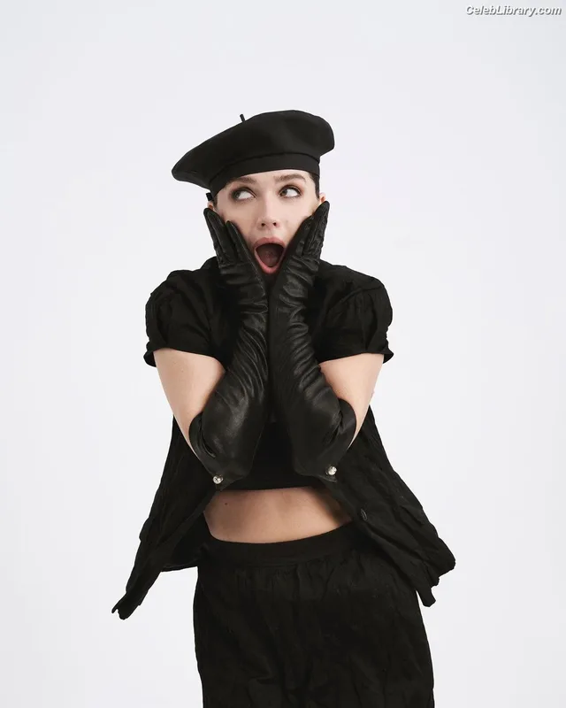 Eve Hewson photo 5 of 290