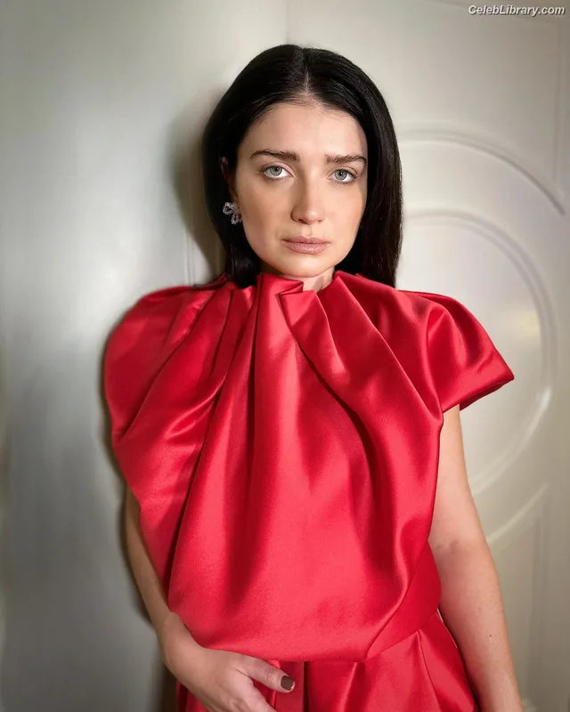 Eve Hewson photo 17 of 290