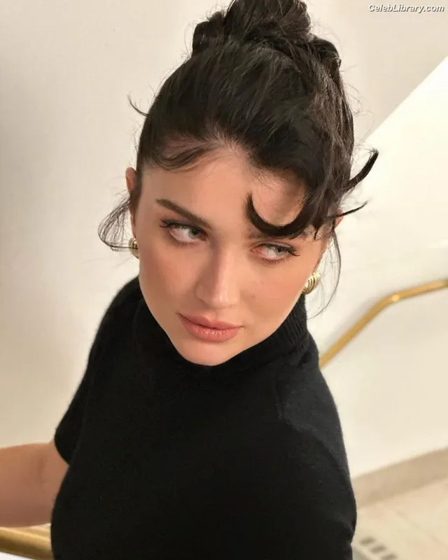 Eve Hewson photo 18 of 290