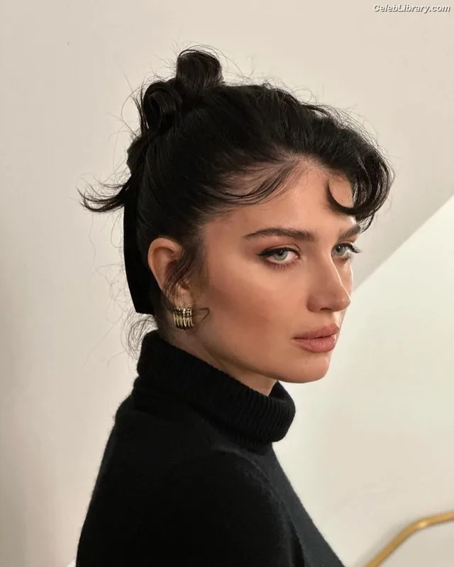 Eve Hewson photo 20 of 290