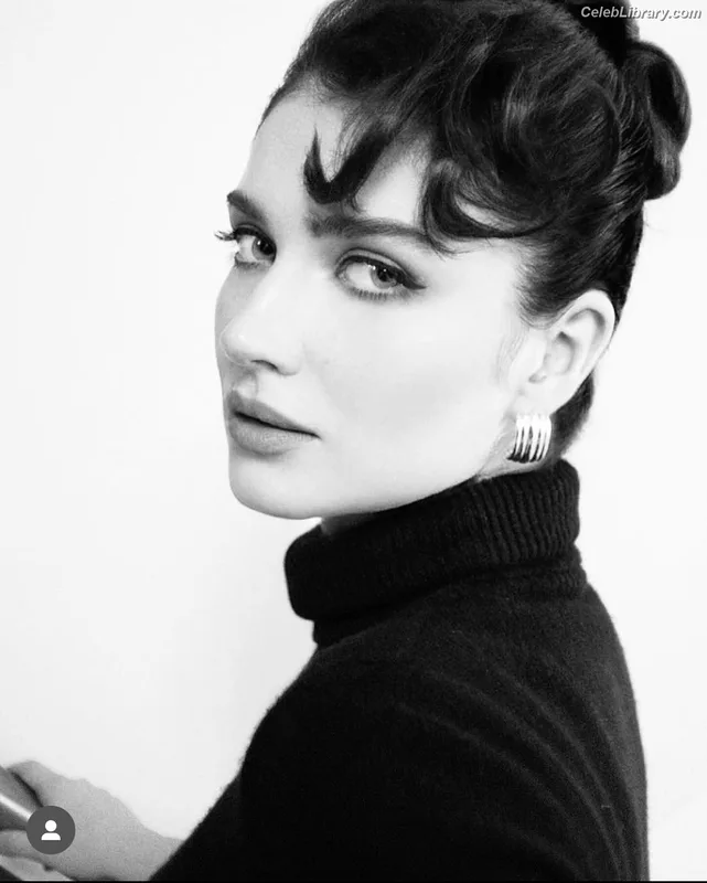 Eve Hewson photo 21 of 290