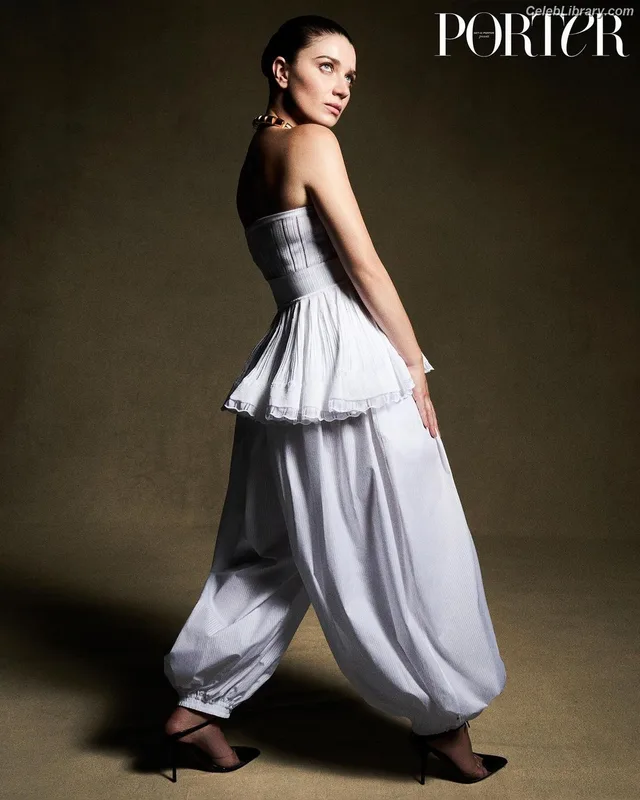 Eve Hewson photo 23 of 290