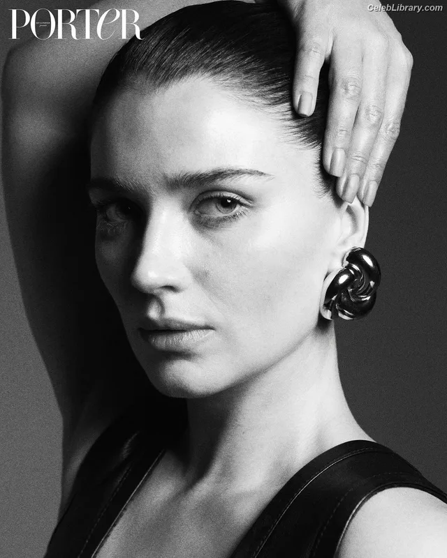 Eve Hewson photo 4 of 290