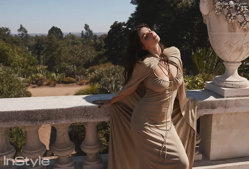 Eve Hewson photo 7 of 290