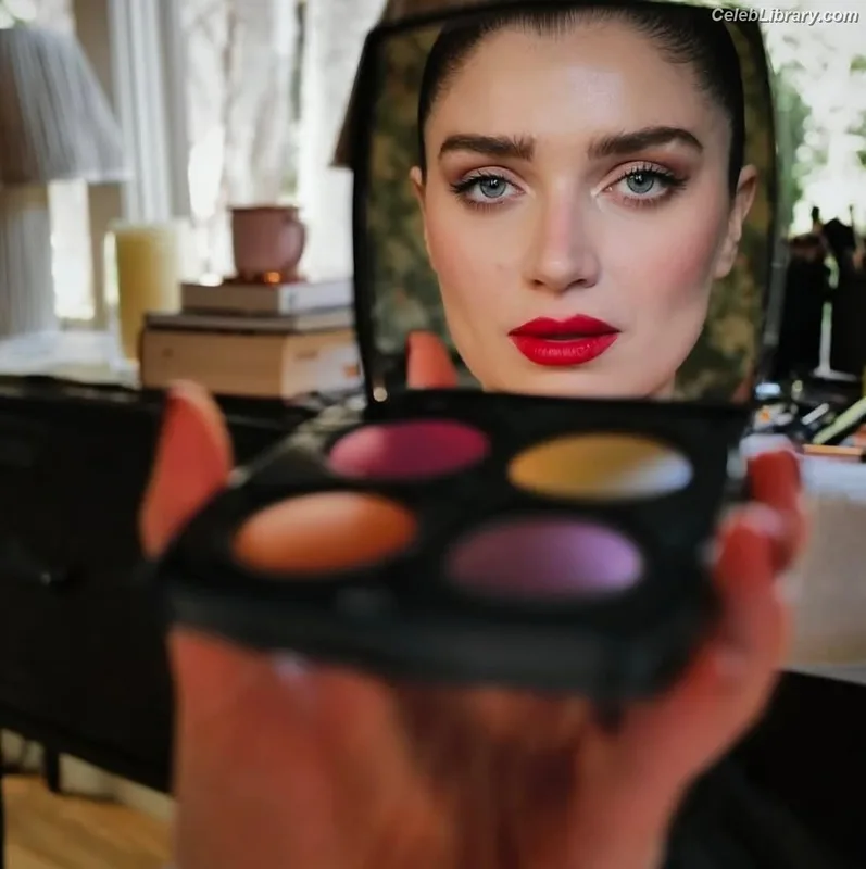 Eve Hewson photo 16 of 290