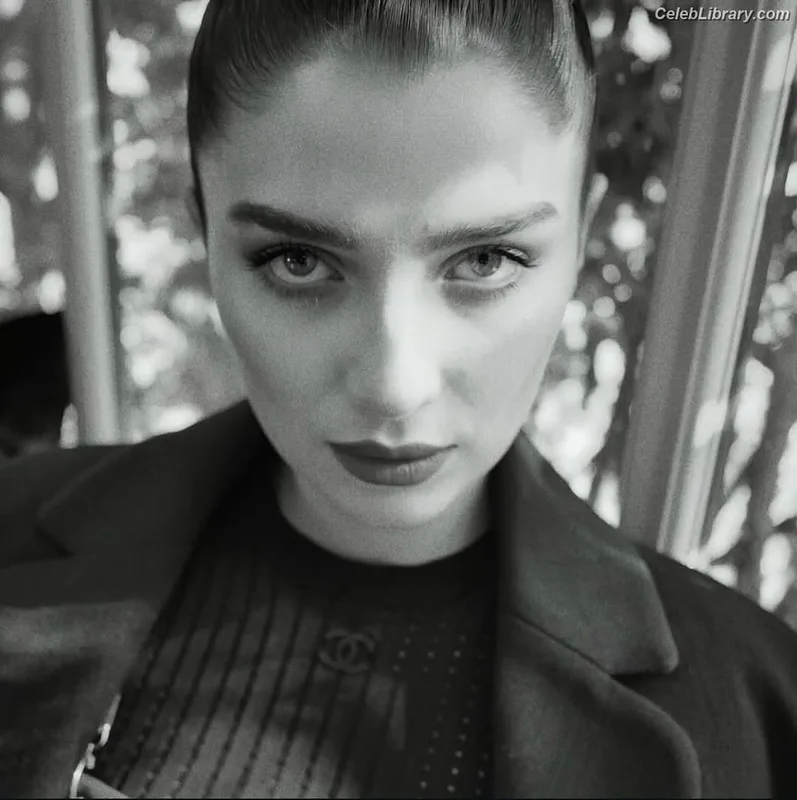 Eve Hewson photo 23 of 290