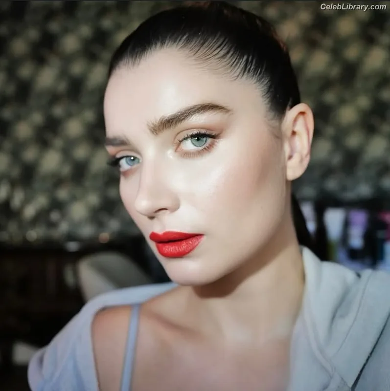 Eve Hewson photo 24 of 290