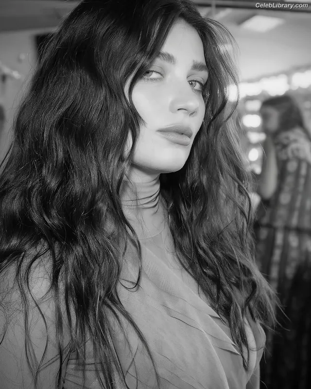 Eve Hewson photo 6 of 290