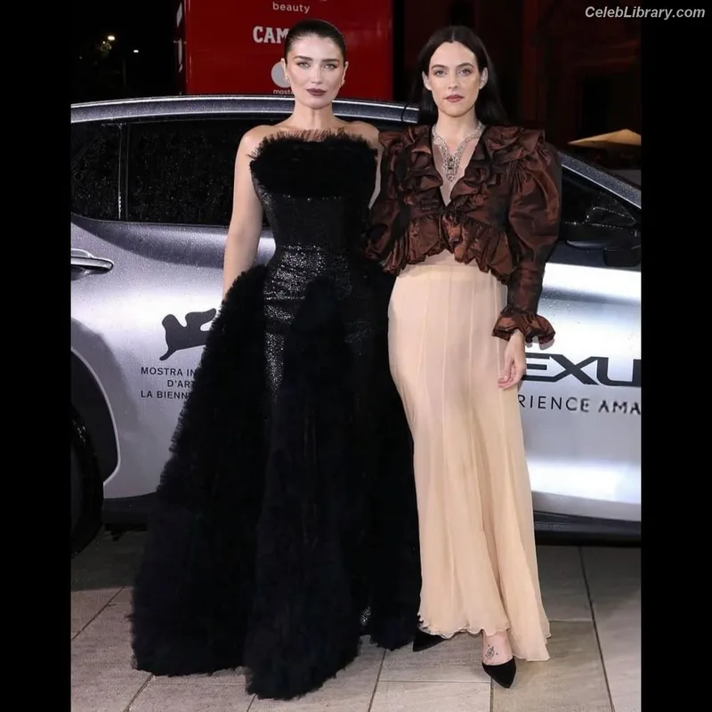 Eve Hewson photo 12 of 290