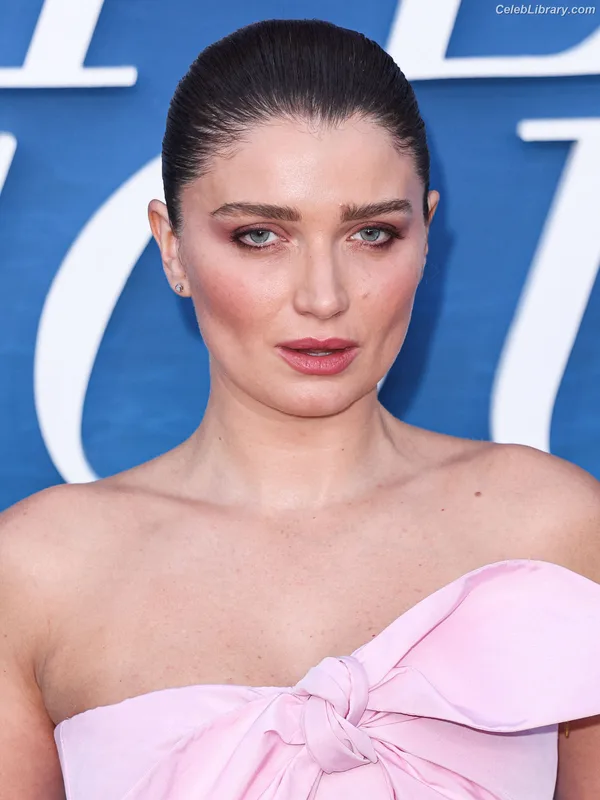 Eve Hewson photo 11 of 290