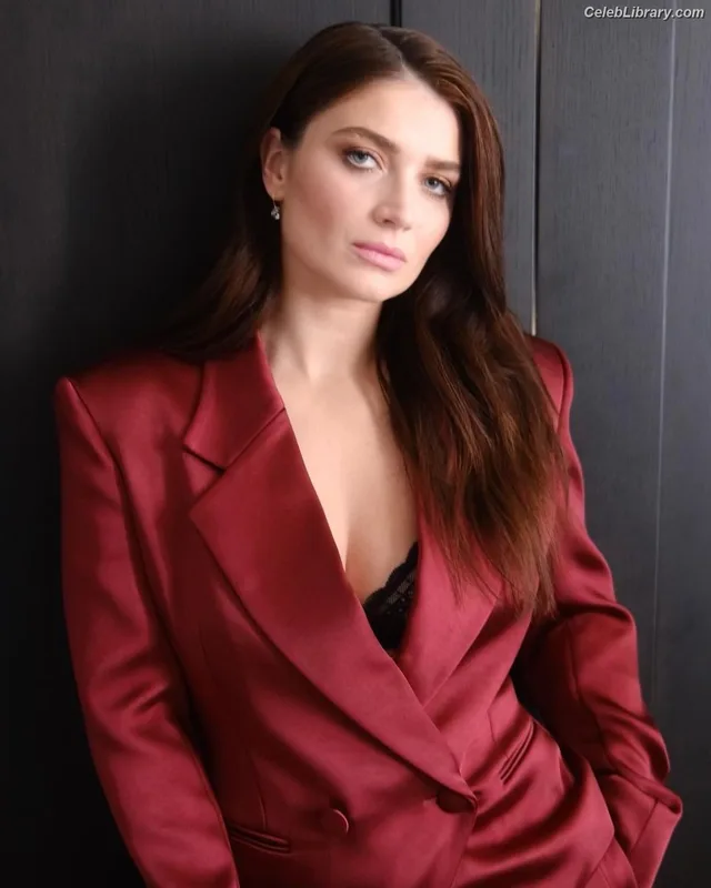 Eve Hewson photo 16 of 290