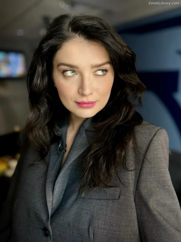 Eve Hewson photo 23 of 290