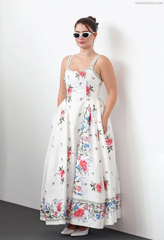 Eve Hewson photo 3 of 290