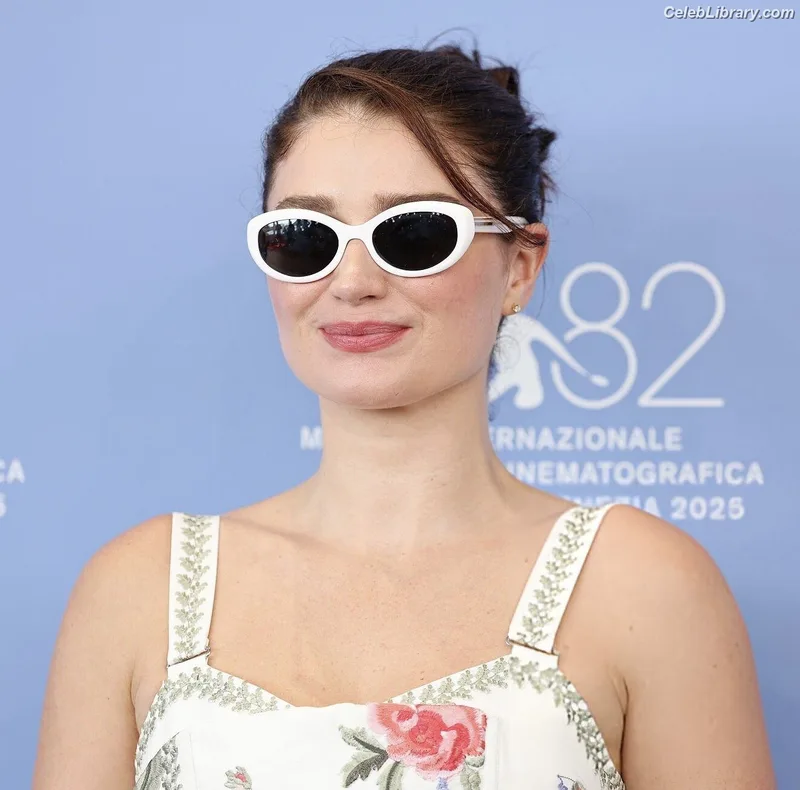 Eve Hewson photo 7 of 290