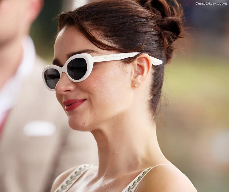 Eve Hewson photo 10 of 290