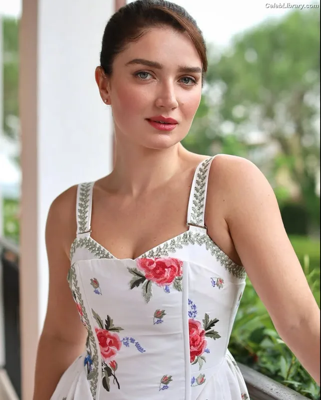 Eve Hewson photo 18 of 290