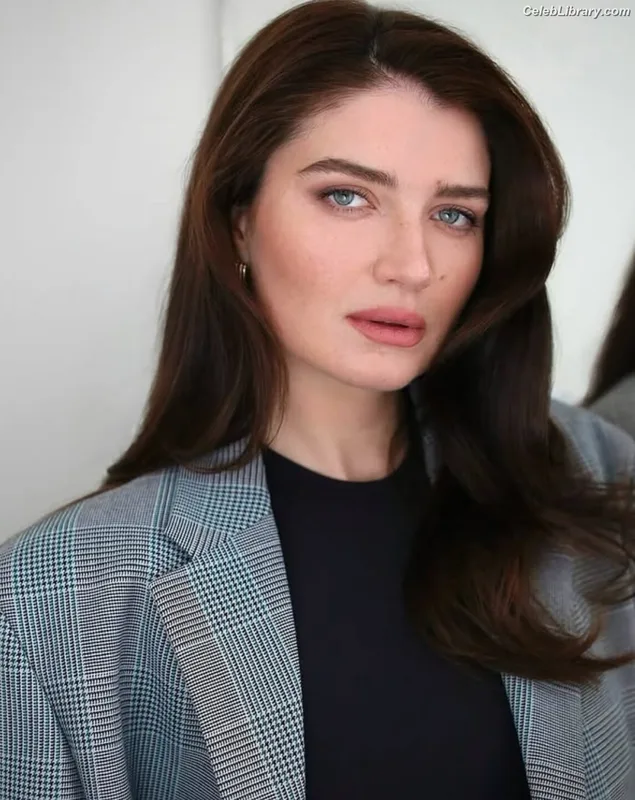 Eve Hewson photo 3 of 290
